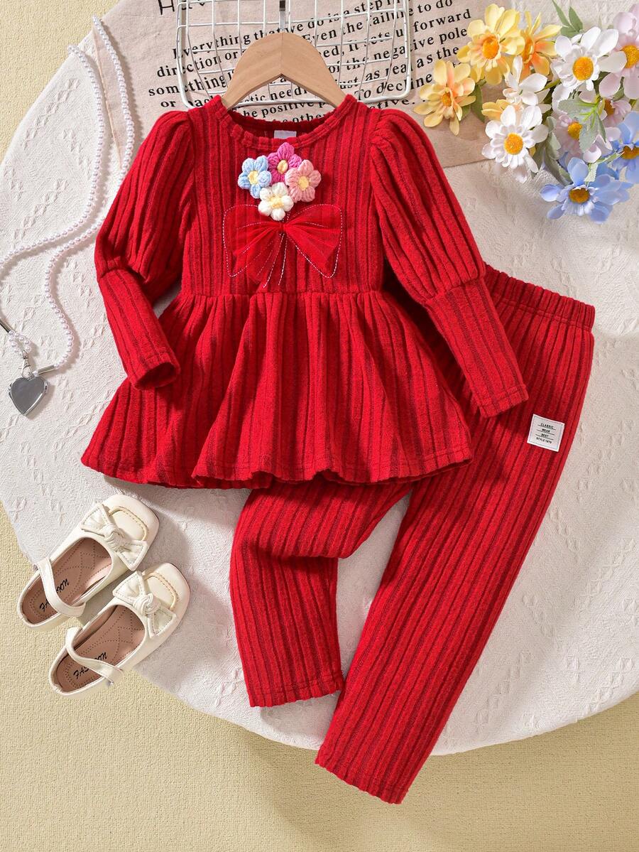 Conjunto de top acanalado de manga farol bordado y pantalones para niñas