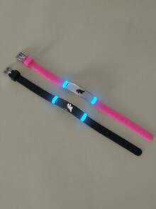 ATLVXJL 2 件套夜光恐龙不锈钢和硅胶情侣/朋友手链套装，适合日常佩戴和情人节礼物