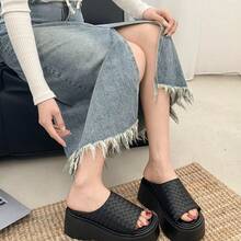 Women Athletic & Outdoor Sandals & Slides - 米色 - 查看 8