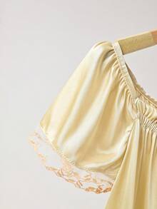 2-Pack Of Women's Plus-Size Summer Pajamas - Soft Ice Silk Fabric, Short Sleeves, Round Neck With Tonal Lace Trims And Elegant Bow Details, Loose-Fitting Satin Polyester Dress, Champagne Pink And Light Pink, Breathable Semi-Sheer Loungewear, Machine Washable, Lace Nightgown, Cozy Pajamas, Bow Decoration, Faux Silk Texture, Light Pajama Set, Two-Piece Adult Pajamas