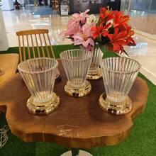 水晶柱花瓶，可用作花瓶或烛台。采用电镀工艺，适合家居装饰、餐桌装饰，以及万圣节和圣诞节装饰。