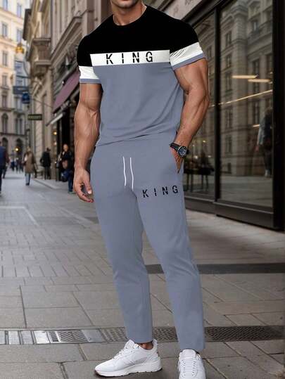 Conjunto de top de manga corta de cuello redondo cómodo y pantalones con estampado de la letra "King" en color contrastante para hombres