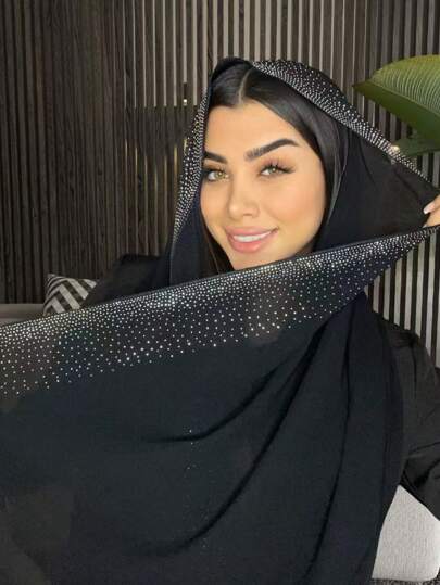 قطعة واحدة وشاح رأس من الشيفون الناعم ذو خطوط مستقيمة ومدروزات على خلفية سادة، وشاح عربي طويل بأسلوب كاجوال، قماش ساده مناسب للاستخدام اليومي