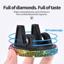 1 Pieza Soporte para teléfono móvil de coche con diamante brillante, adecuado para uso horizontal y vertical, con material de PVC para instalación en el tablero. El tablero se sujeta de forma segura con diseño antivibración y antideslizante, lo que permite girar 360 grados. Es compatible con todos los modelos de vehículos y agrega brillo al interior de su vehículo.