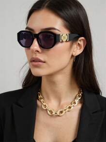 1 New Fashion Black And Gold Square Frame Sun Glasses Classic Retro Personality Men And Women Sun Glasses Street Shooting Perfect Travel Accessories  Glasses Suitable For Beach Vacation, Outdoor, Travel Sun Glasses Visor