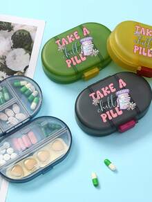 1 个椭圆形药盒、六格便携式药盒、迷你药盒、印有药品的便携式珠宝和药盒、存放在不同区域、带有字母徽标的个性化创意礼品、装饰性旅行药盒和独特设计的盒子适合旅行和户外活动、包袋、 - 彩色 - 查看 2