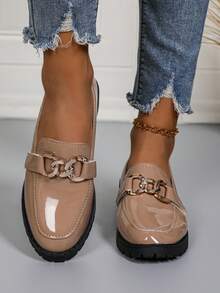 Mocasines de mujer con decoración de cadena, zapatos planos slip-on, estilo británico, nueva llegada de otoño 2025, estilo universitario, moda elegante, cómodos y casuales. Mocasines de mujer adecuados para faldas y uso en el campus, talla pequeña en un tamaño