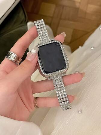 1 st moderiktigt smartklockarmband, sött vardagligt enkelt fest blingbling exklusivt diamantband, armbandsrem AppleWatch-rem, lämplig för AppleWatch-rem Ultra/SE/11/10/9/8/7/5/4/3/2/1-serien, som AppleWatch Ultra2/Ultra/SE/38/41/42/44/45/46/49 mm, moderiktigt armbandstillbehör för kvinnor. Den bästa presenten till flickvänner och vänner, inte klumpig att bära, mycket lämplig för handleden, endast rem, exklusive klocka och boett