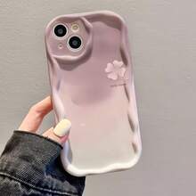 Esta funda es compatible con phone 11, 12, 13, 14, 15 y 16 Plus Pro. Cuenta con una funda envolvente con bordes suaves, un elegante y sencillo diseño de trébol degradado y un patrón cremoso antideslizante, lo que la convierte en un regalo ideal para parejas. - Blanco marfil - Ver 2