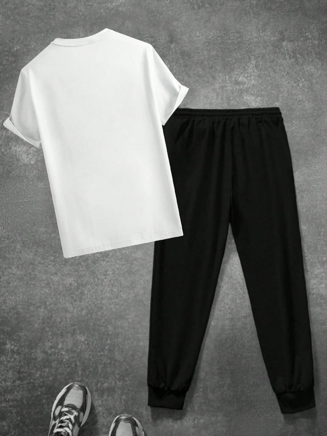 طقم كاجوال مكون من بلوزة كم قصير مطبوع بطباعة إنجل...