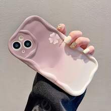 Esta funda es compatible con phone 11, 12, 13, 14, 15 y 16 Plus Pro. Cuenta con una funda envolvente con bordes suaves, un elegante y sencillo diseño de trébol degradado y un patrón cremoso antideslizante, lo que la convierte en un regalo ideal para parejas. - Blanco marfil - Ver 5