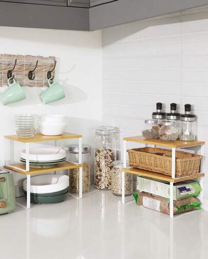 Organizzatori da Cucina, Set di 4 Scaffali da Banco, Portaoggetti per Armadietto, Impilabile, Espandibile, Metallo e Legno Ingegnerizzato, Bianco Nuvola e Beige Naturale