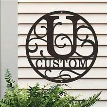1PC Personalized Round Metal Monogram Wall Art, Custom Alphabet Plaque With Rustic Farmhouse Style, Iron Construction 26 Letters Welcome Sign, Easy Hanging Ornament For Couple Lovers Family Home Office Living Room Garden Decor, 2D Flat Housewarming Valentine's Day Gift,School Supplies,Back To School