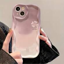 Esta funda es compatible con phone 11, 12, 13, 14, 15 y 16 Plus Pro. Cuenta con una funda envolvente con bordes suaves, un elegante y sencillo diseño de trébol degradado y un patrón cremoso antideslizante, lo que la convierte en un regalo ideal para parejas. - Blanco marfil - Ver 1