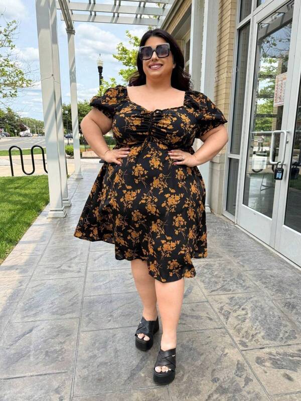 Enliva Vestido de manga corta hasta la rodilla con cuello de corazón y estampado floral menudo para mujer de talla grande