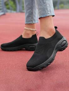 In The Autumn Of 2025, There Will Be New Women's Running Shoes And Casual Sports Shoes. They Feature Anti-Slip Thick Soles And Shock Absorption Functions. The Simple And Solid-Colored Knitted Styles Are Suitable For Walking. They Are Essential Sports Shoes For The New School Year. They Are Indispensable Sports Shoes For The New School Year, Suitable For Commuting, Outdoor Activities, Mountain Climbing And Hiking. They Are Both Comfortable And Multi-Functional. They Are Also Very Suitable For Wearing During Halloween, Which Is Very Convenient To Wear. Halloween Shoes.