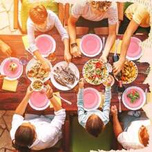 169 pièces Set de couverts rose clair, assiettes jetables, serviettes et gobelets, nappe de 137*274 cm - Pour servir 24 invités pour un anniversaire, un mariage, une fête, un pique-nique en famille, la Fête des Mères ou une remise de diplôme, Vaisselle en papier jetable