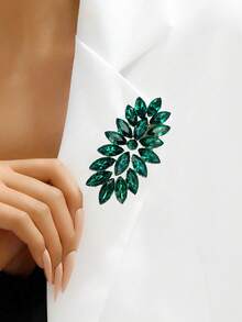 1pc Luxury Crystal Flower Brooch, Elegant Women's Scarf Clip, Versatile Accessory For Clothes, Shoes, Bags, Suits, Hats - White - View 6