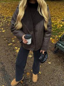 Chaqueta de invierno para mujer con forro de piel marrón - Estilo de calle casual con solapa suelta, bolsillos y mangas largas