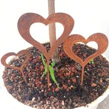3pcs Vintage Weathered Metal Heart Shaped Garden Stakes, Rustic Style, Christmas Outdoor Decor, Nature & Outdoor Theme, Freestanding Yard Decoration, No Power Or Battery Required