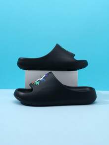 Chanclas de espuma EVA para niños, ligeras, con suela antideslizante y suave, lindas, para uso doméstico casual, de secado rápido, con diseño de fútbol y deportes, de unicolor simple, con suela gruesa, para niños y niñas, sandalias de playa - Negro - Ver 10