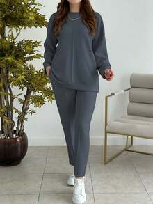 Maglietta casual a girocollo a maniche lunghe, tinta unita e minimalista, adatta per donna. Abbinata a una maglietta casual a girocollo a maniche lunghe, tinta unita e minimalista, adatta per donna. Adatta per primavera e autunno, leggera, leggermente elastica, in morbido tessuto di poliestere. - Grigio - Visualizzare 1