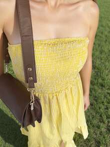 女士春夏新款时尚优雅休闲简约通勤度假街头风黄白格纹荷叶边露肩修身A字迷你连衣裙，开领设计。适合夏季度假装扮、休闲连衣裙、节日穿着及女士休闲服饰。 - 黃色 - 查看 2