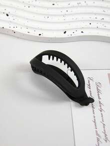 1/4pcs Matte Minimalist Banana Shaped Hair Clips, Versatile Elegant Plastic Claw Clips For Daily, Casual, Party, Commute, Vacation, Ponytail, Bun, Washing Hair, Makeup, Hairstyling - Multicolor - View 4