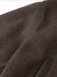 这款复古优雅的女士夹克采用欧美风格和宽松版型法式设计，时尚休闲，是一款百搭的女士长袖单排扣羊毛短外套