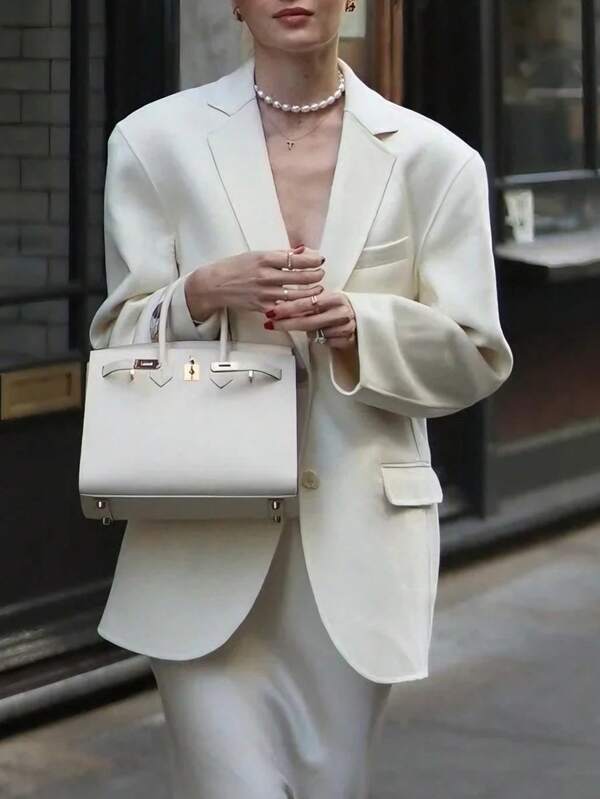 女士休闲缺口领宽肩单排扣长袖宽松白色羊毛西装外套