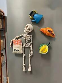 1 pièce Aimant de réfrigérateur squelette magnétique mobile - Thème crâne vintage, conception en plastique durable à huit pans, cadeau amusant - Parfait pour la cuisine et la décoration de la salle à manger, aimant de réfrigérateur mignon, forme de squelette humoristique, accessoire de maison léger, décoration amusante, cadeau d'Halloween parfait