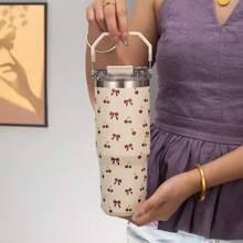 1 个 900 毫升/33.44 盎司 Bow & Cherry 真空保温水瓶，大容量，带手柄和吸管，适合运动、户外、健身、旅行 - 彩色 - 查看 3