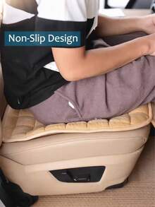 1件装一体式开放式靠背毛绒汽车座椅垫 - 采用透气记忆海绵面料制成，四季皆宜，极其舒适；防滑橡胶底座；适用于所有轿车、SUV、卡车和办公椅；附带收纳袋；可机洗且经久耐用。