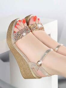 Sandalias de cuña casuales de suela gruesa para mujer, sandalias con tiras de tobillo metálicas brillantes, aumento interior de hebilla brillante, adecuadas para el Día de San Valentín, fiestas de negocios o vacaciones. - Dorado - Ver 5