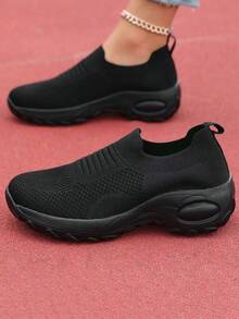 In The Autumn Of 2025, There Will Be New Women's Running Shoes And Casual Sports Shoes. They Feature Anti-Slip Thick Soles And Shock Absorption Functions. The Simple And Solid-Colored Knitted Styles Are Suitable For Walking. They Are Essential Sports Shoes For The New School Year. They Are Indispensable Sports Shoes For The New School Year, Suitable For Commuting, Outdoor Activities, Mountain Climbing And Hiking. They Are Both Comfortable And Multi-Functional. They Are Also Very Suitable For Wearing During Halloween, Which Is Very Convenient To Wear. Halloween Shoes.