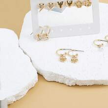 1 Set de 9 pares de pendientes de tono dorado de moda para mujeres, material de circonita con pendiente de acero inoxidable Posts, hipoalergénico, adecuado para uso diario y vacaciones, Set diseñado específicamente para hembras