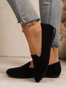 Fall/Winter Women's Fashion Simple Flats, Round Toe Slip-On Casual Shoes, Black Suitable For Work, Commuting, European Style, Flat Heel Pointed Toe Shoes, Maternity & Plus Size - Black - View 4