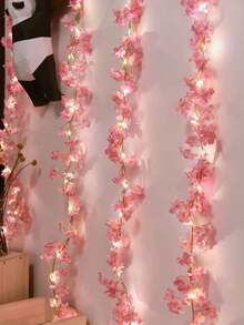 1 Stück romantisches Märchen Kirschblüten Fenster Vorhang Lichterkette, Schlafzimmer Dekoration Blumen Kranz Licht, geeignet für Kinderzimmer, Wohnzimmer/Schlafzimmer, Möbeldekoration und Geburtstag, Hochzeit, Weihnachten, Feiertage & Party Zubehör, Neujahr, Ramadan, Vorhänge, Kamin, Treppen, Weihnachtsbaum Beleuchtung, schafft eine frische und festliche Atmosphäre, batteriebetriebene Wanddekoration, ganzjährig (Batterien nicht enthalten)