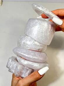 1 pieza Elegante y lujoso brazalete de mujer inspirado en conchas de resina, diseño asimétrico perlado adecuado para bodas, banquetes y como regalo