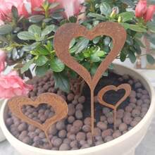 3pcs Vintage Weathered Metal Heart Shaped Garden Stakes, Rustic Style, Christmas Outdoor Decor, Nature & Outdoor Theme, Freestanding Yard Decoration, No Power Or Battery Required