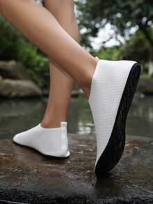 Women's Breathable Non-Slip Water Shoes, Lightweight & Fashionable For Outdoor Hiking, Beach, Surfing, Swimming - White - View 5