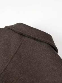 这款复古优雅的女士夹克采用欧美风格和宽松版型法式设计，时尚休闲，是一款百搭的女士长袖单排扣羊毛短外套