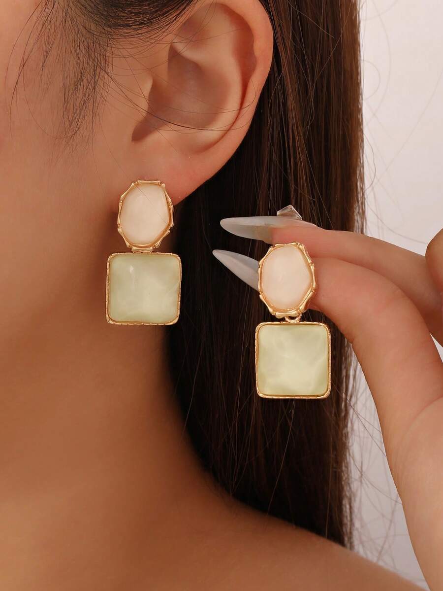1 对时尚简约风格方形金耳环，适合女士佩戴，非常适合夏季度假派对
