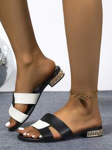 海外圆头凉鞋 女式新款单带粗跟拖鞋 黑色低跟凉鞋拖鞋 欧美时尚大码女鞋，春夏穿搭 - 黑與白 - 查看 3