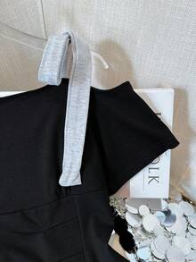 不对称领口系带肩部裹腰修身短袖 T 恤