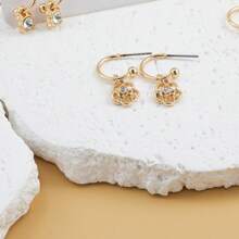 1 Set de 9 pares de pendientes de tono dorado de moda para mujeres, material de circonita con pendiente de acero inoxidable Posts, hipoalergénico, adecuado para uso diario y vacaciones, Set diseñado específicamente para hembras