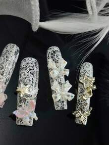10片白色蕾絲印花美甲貼紙，性感浪漫風，附3D金屬蝴蝶、星星與蝴蝶結裝飾，3D彩色蝴蝶與玫瑰配件，特長款透明美甲貼，DIY美甲用品，手工穿戴式假指甲 - 白色 - 查看 2