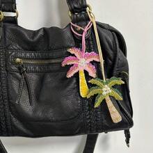 椰子树包吊坠、串珠椰子树、人造珍珠和果实累累的椰子树象征着毅力/顽强的生命力，手工串珠热带棕榈树钥匙扣 - 充满活力的绿色和粉红色 DIY 棕榈树饰物，带有白色花朵装饰，波西米亚风棕榈树饰物包和服装背包配饰，适合女性和男性