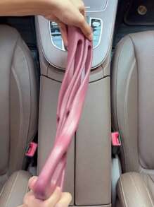 2-częściowy organizer do przestrzeni między siedzeniami, worek do przechowywania w przestrzeni między siedzeniami, organizer do konsoli, dekoracja wnętrza, akcesoria samochodowe. Produkt wykonany jest z pianki EVA, która jest trwała, lekka i można ją skręcać bez odkształceń. Podczas używania produktu należy włożyć koniec z otworem w klamrę pasa bezpieczeństwa i docisnąć.