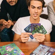 1 Box "Virus! Roll & Write" Card Game - Strategic Dice Rolling & Writing Challenges, Fast 15-20 Mins Pandemic Themed Tabletop Game, Suitable For Family Game Night